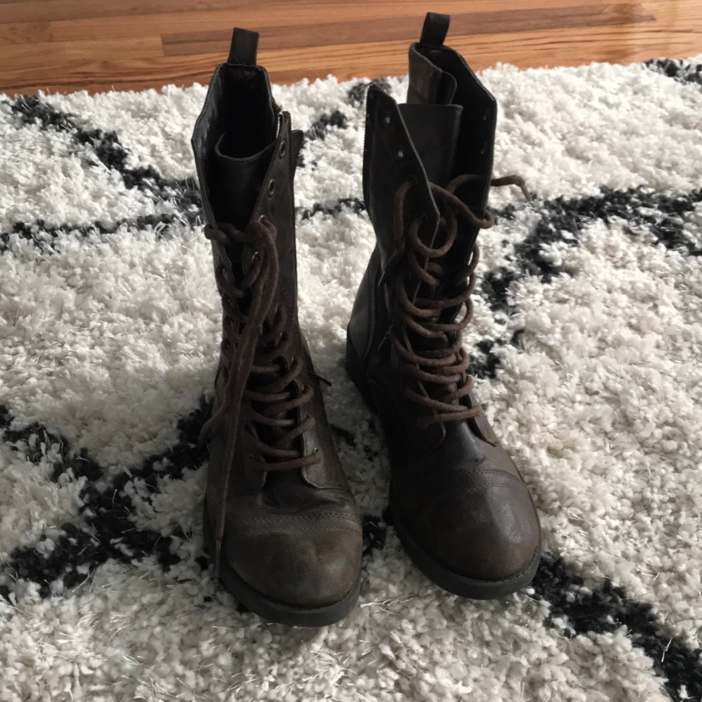 Combat boots